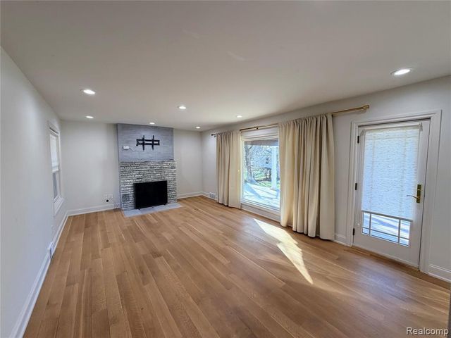 1648 Yorkshire Road, Birmingham, MI 48009