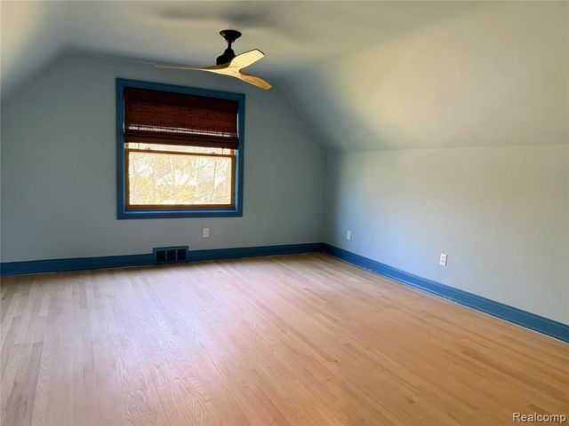 1648 Yorkshire Road, Birmingham, MI 48009