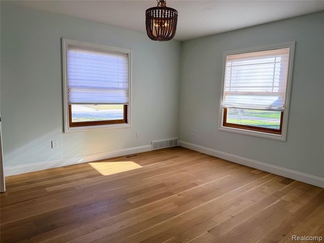 1648 Yorkshire Road, Birmingham, MI 48009