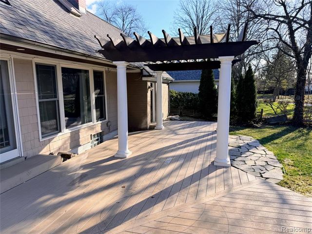 1648 Yorkshire Road, Birmingham, MI 48009