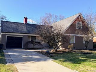 1648 Yorkshire Road, Birmingham, MI 48009
