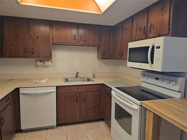 512 FAIRWAYS CIRCLE A, Ocala, FL 34472