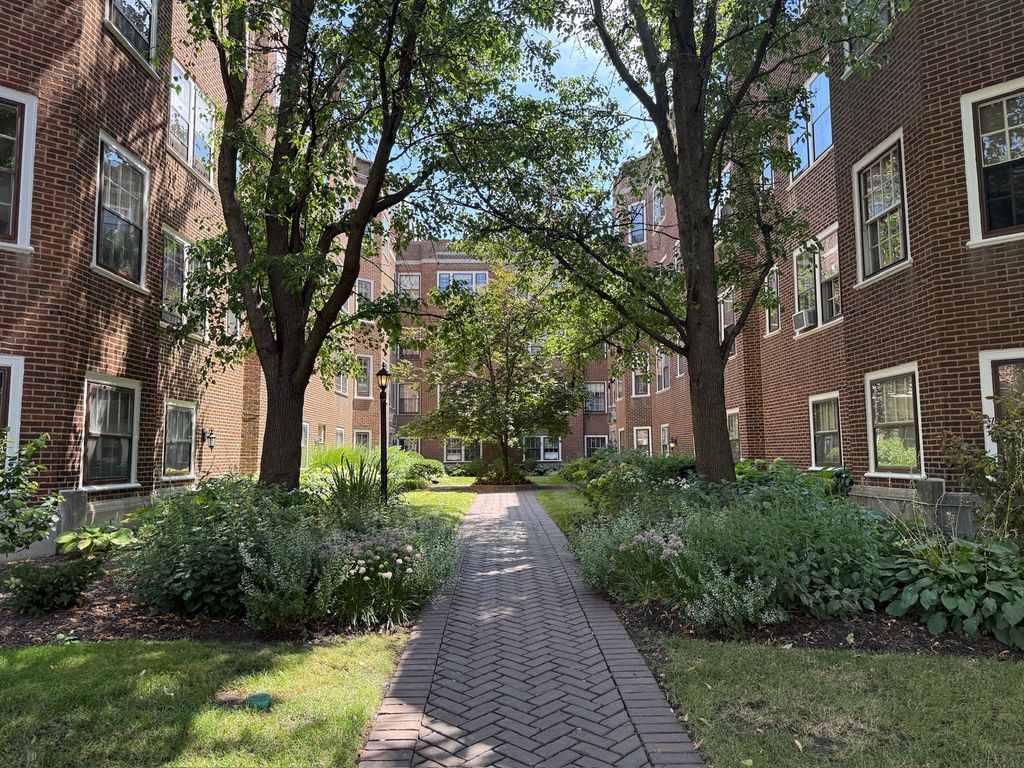 220 S Maple Avenue 42, Oak Park, IL 60302 — photo 2