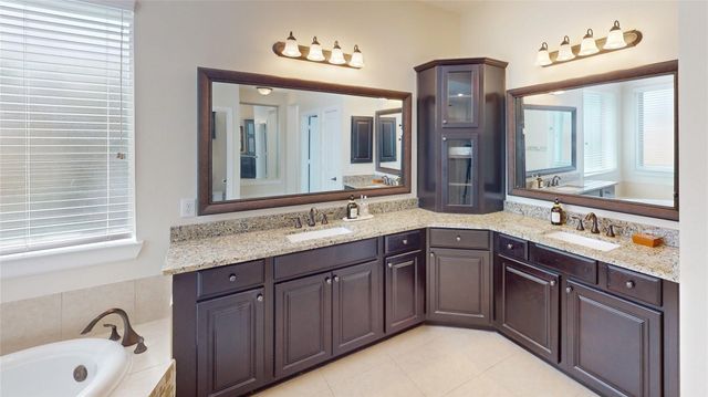 8134 Caroline Ridge Drive, Humble, TX 77396