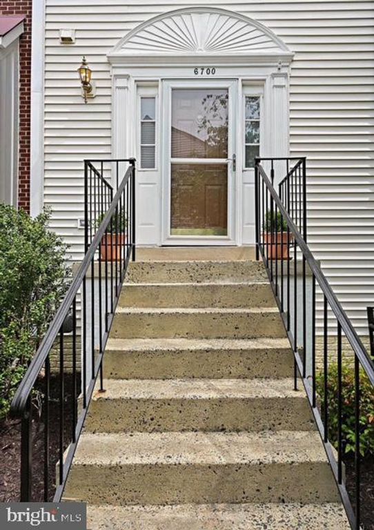 6700 JENNY LEIGH CT, Centreville, VA 20121