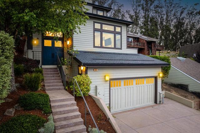 374 El Granada Boulevard, El Granada, CA 94018