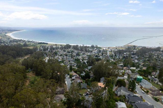 374 El Granada Boulevard, El Granada, CA 94018