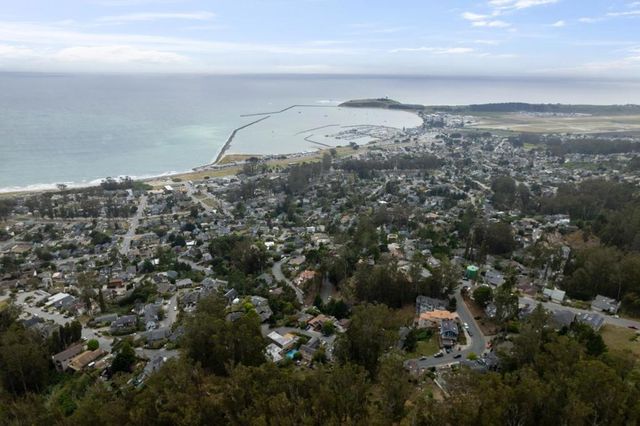 374 El Granada Boulevard, El Granada, CA 94018