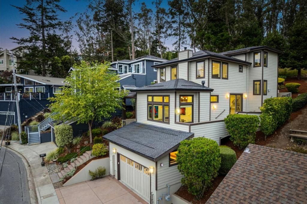 Image 1 of property listing at 374 El Granada Boulevard, El Granada, CA 94018