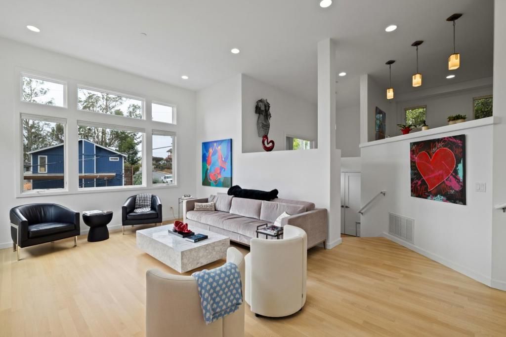 Image 11 of property listing at 374 El Granada Boulevard, El Granada, CA 94018