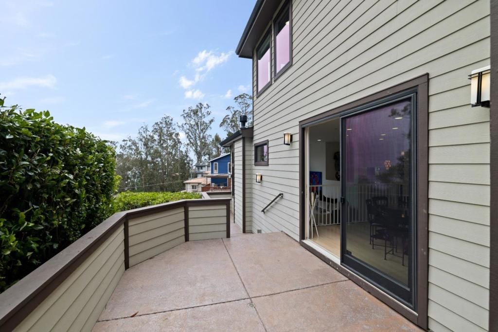 Image 19 of property listing at 374 El Granada Boulevard, El Granada, CA 94018