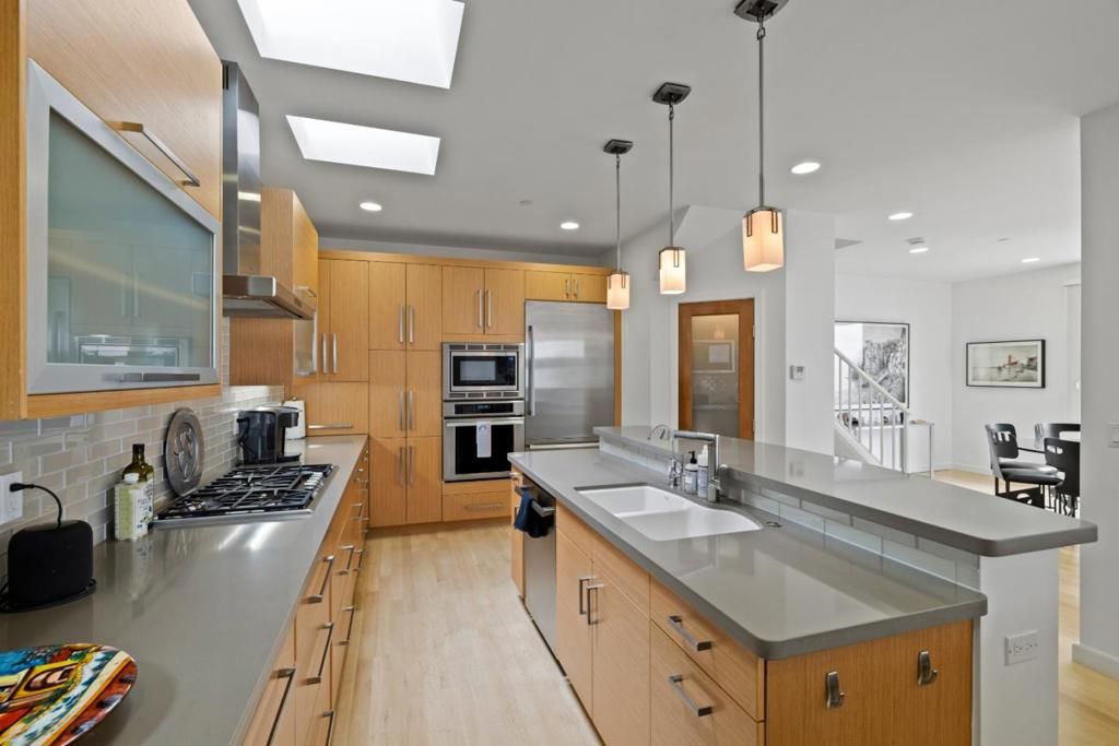 Image 23 of property listing at 374 El Granada Boulevard, El Granada, CA 94018