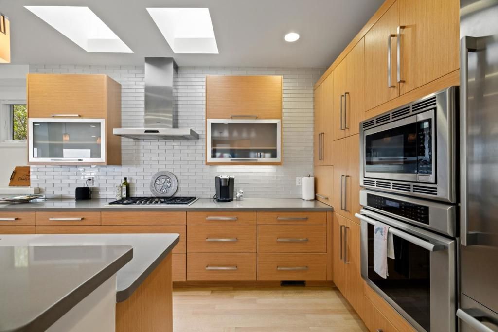 Image 24 of property listing at 374 El Granada Boulevard, El Granada, CA 94018
