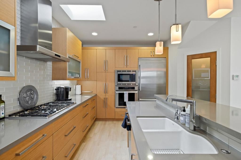 Image 26 of property listing at 374 El Granada Boulevard, El Granada, CA 94018