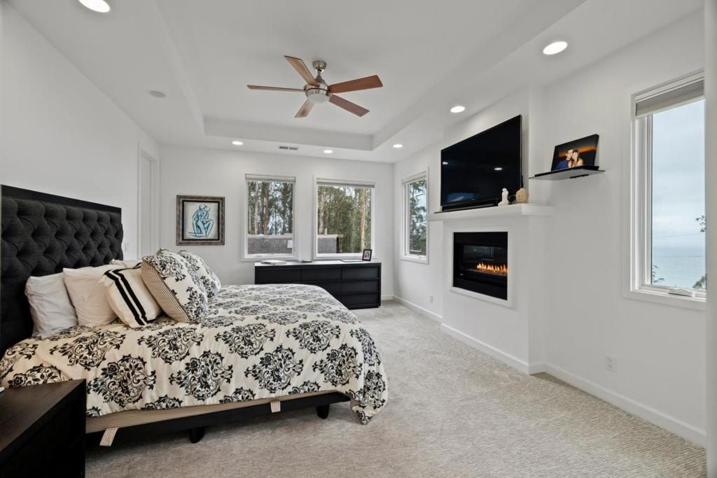 Image 30 of property listing at 374 El Granada Boulevard, El Granada, CA 94018