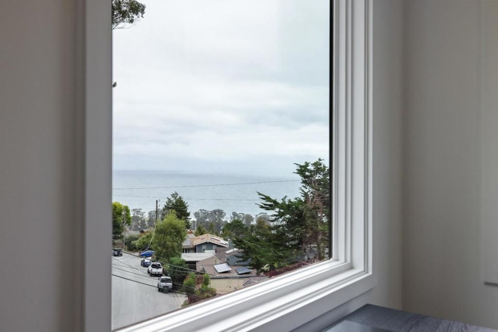 Image 31 of property listing at 374 El Granada Boulevard, El Granada, CA 94018
