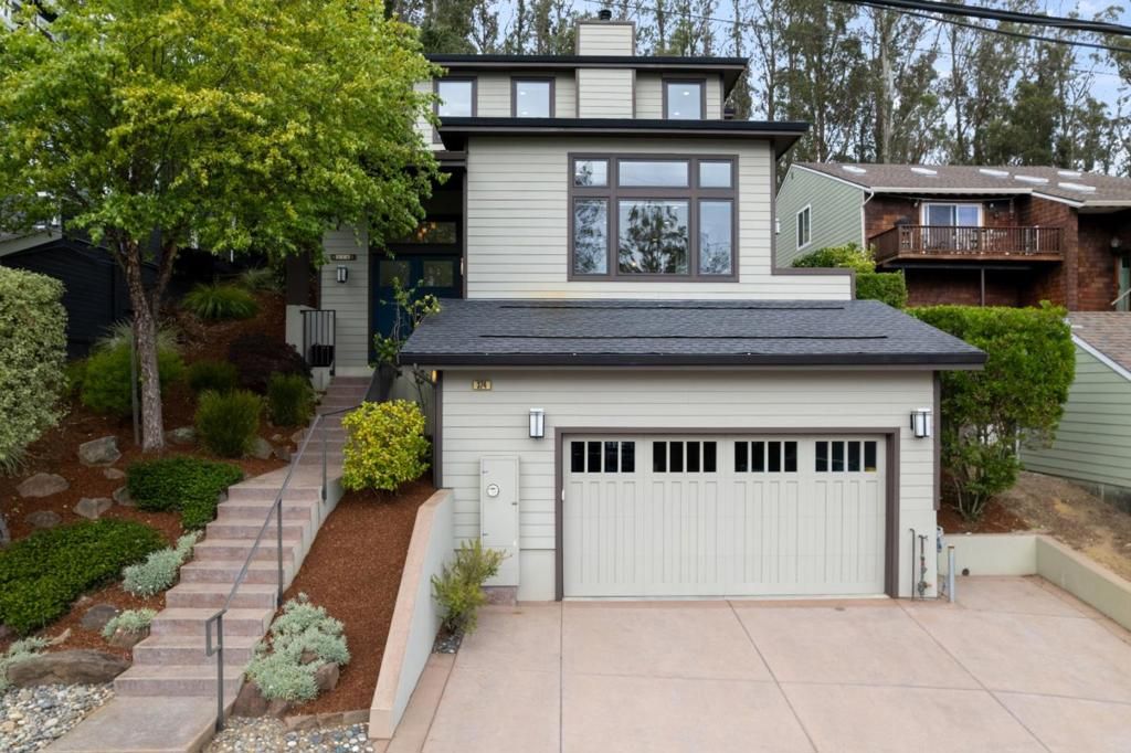 Image 4 of property listing at 374 El Granada Boulevard, El Granada, CA 94018