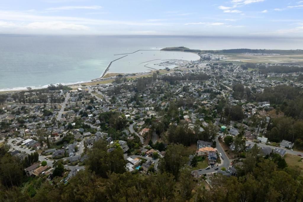 Image 51 of property listing at 374 El Granada Boulevard, El Granada, CA 94018