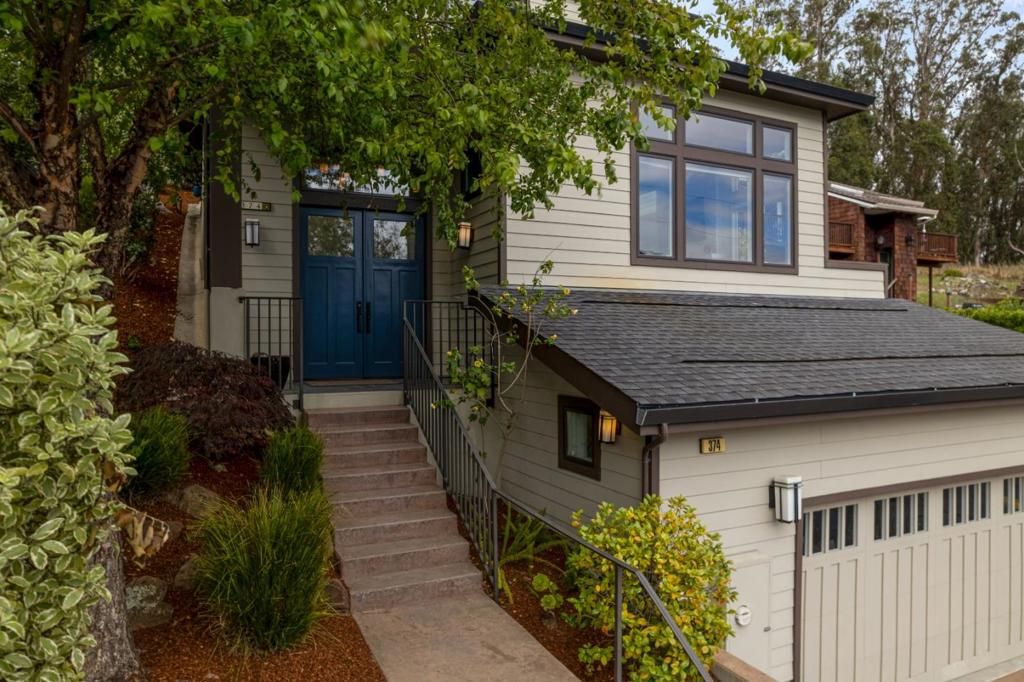 Image 6 of property listing at 374 El Granada Boulevard, El Granada, CA 94018
