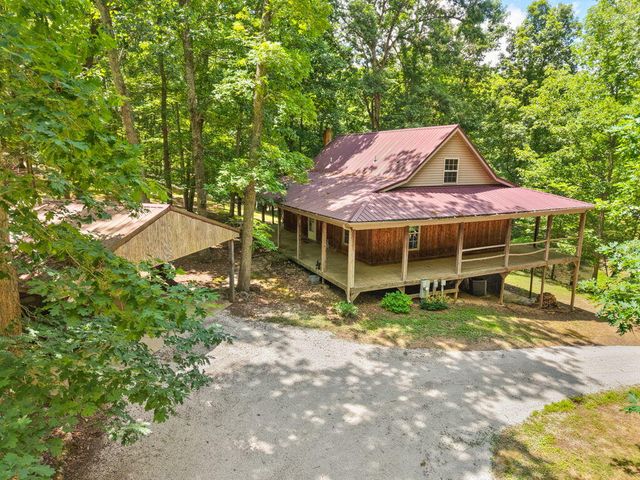 1261 Clark Road, Irvine, KY 40336