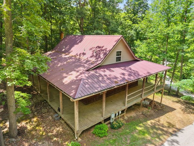 1261 Clark Road, Irvine, KY 40336