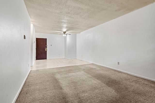 4 Pembroke Dr Unit 5, Derry, NH 03038