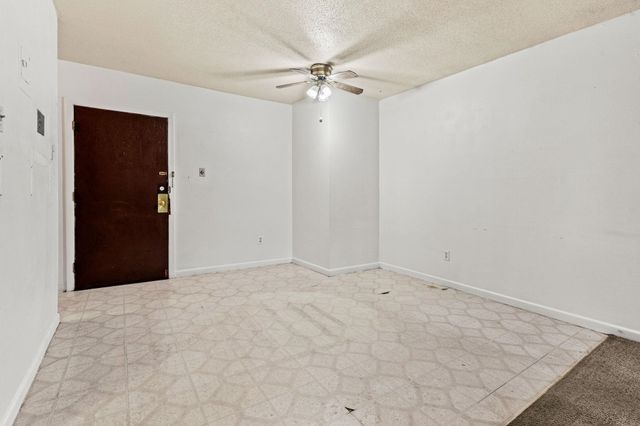 4 Pembroke Dr Unit 5, Derry, NH 03038