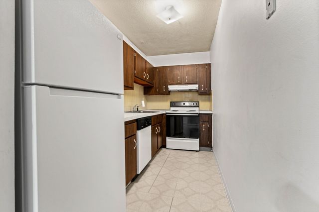 4 Pembroke Dr Unit 5, Derry, NH 03038