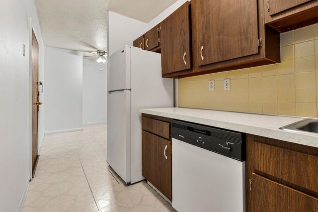 4 Pembroke Dr Unit 5, Derry, NH 03038