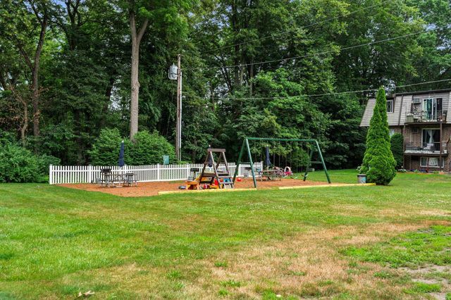 4 Pembroke Dr Unit 5, Derry, NH 03038