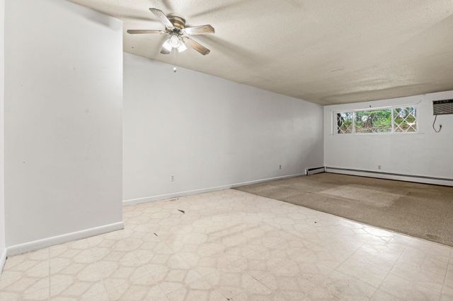 4 Pembroke Dr Unit 5, Derry, NH 03038
