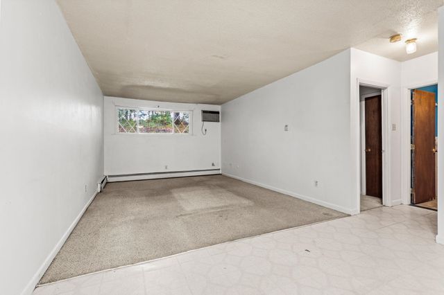 4 Pembroke Dr Unit 5, Derry, NH 03038