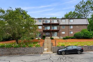 4 Pembroke Dr Unit 5, Derry, NH 03038