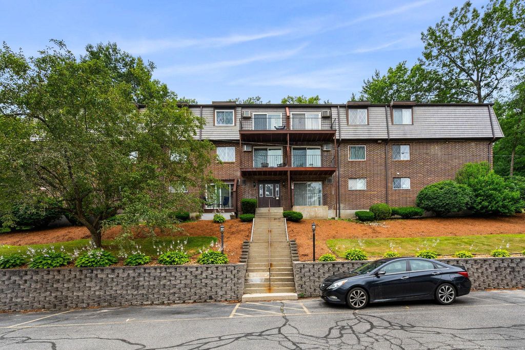 4 Pembroke Dr Unit 5, Derry, NH 03038