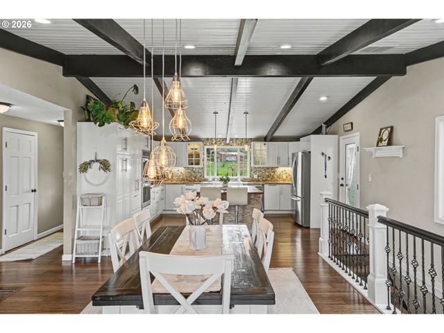 5910 Ne DAVIS CREEK Rd, Silverton, OR 97381