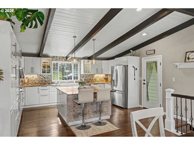 5910 Ne DAVIS CREEK Rd, Silverton, OR 97381