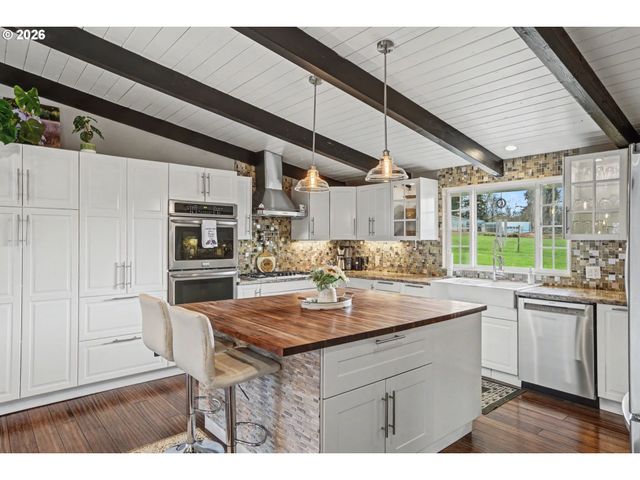 5910 Ne DAVIS CREEK Rd, Silverton, OR 97381