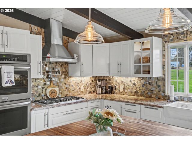 5910 Ne DAVIS CREEK Rd, Silverton, OR 97381