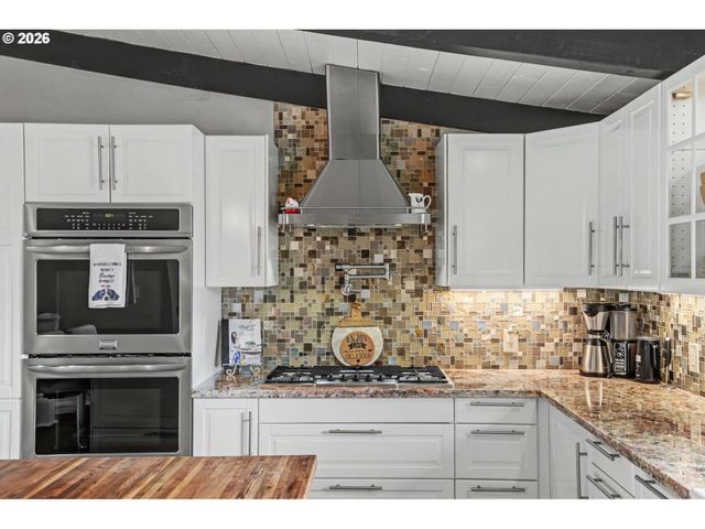 5910 Ne DAVIS CREEK Rd, Silverton, OR 97381