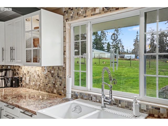 5910 Ne DAVIS CREEK Rd, Silverton, OR 97381