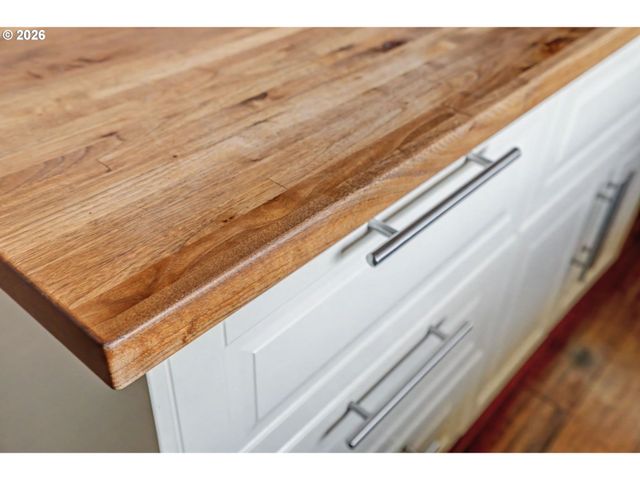 5910 Ne DAVIS CREEK Rd, Silverton, OR 97381