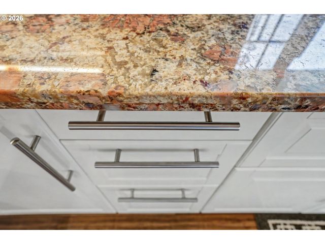 5910 Ne DAVIS CREEK Rd, Silverton, OR 97381