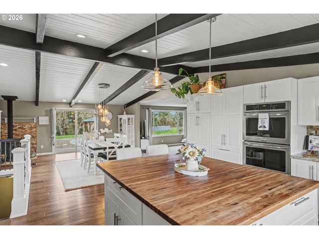 5910 Ne DAVIS CREEK Rd, Silverton, OR 97381