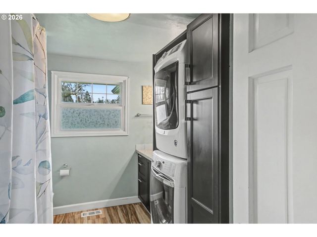 5910 Ne DAVIS CREEK Rd, Silverton, OR 97381