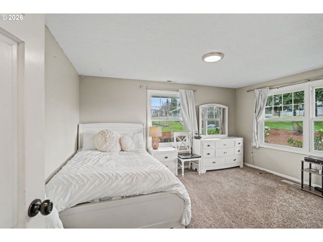 5910 Ne DAVIS CREEK Rd, Silverton, OR 97381