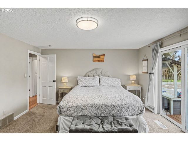 5910 Ne DAVIS CREEK Rd, Silverton, OR 97381