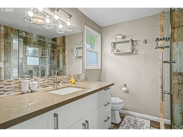 5910 Ne DAVIS CREEK Rd, Silverton, OR 97381