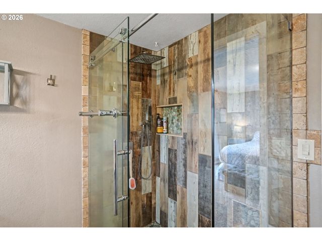 5910 Ne DAVIS CREEK Rd, Silverton, OR 97381