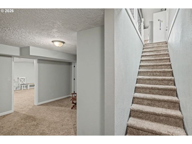 5910 Ne DAVIS CREEK Rd, Silverton, OR 97381