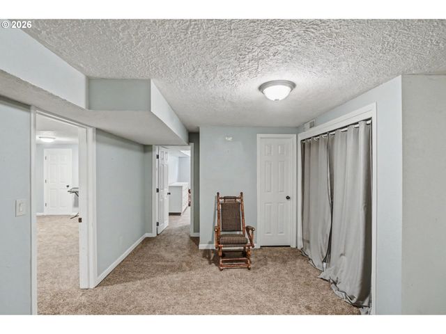 5910 Ne DAVIS CREEK Rd, Silverton, OR 97381